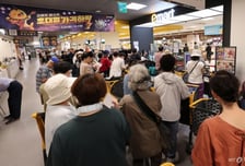 불황 뚫은 대형마트 빅2...이마트 국내, 롯데마트 해외 날았다