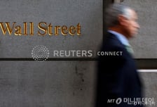 "미국 주식 이제 비싸"…월가 자금 '탈미국' 시작됐다