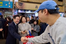 이재명 대통령, 설연휴 전 '처가' 재래시장行…시민들 반응은