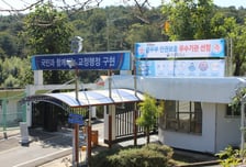 영국선 경찰서·법원에 전문직원 상주… 형사체계 전반서 관리