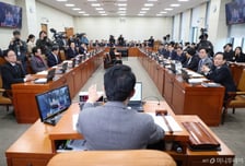 與 "합의정신 깨져" vs 野 "법사위 일방적"…대미투자특위 첫날 '파행'