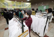 "등골 브레이커" 李 지적한 교복 가격...60만원 넘는다? 업계 입장은