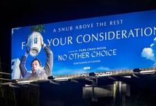 "Fxxx 오스카" 후보 탈락 저격한 '어쩔수가없다' 광고판 '화제'