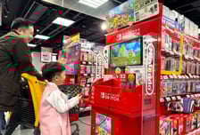 "아들, 새뱃돈 대신 게임기 사줄까?"...마트 찾는 3040대 부모들