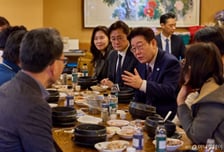 여야 대표와 오찬 펑크?…李 대통령, 삼계탕 번개에 시민 만남까지