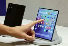 플립 지고 폴드 뜬다?…"올해 '북타입 폴더블폰'이 인기 끌 것"