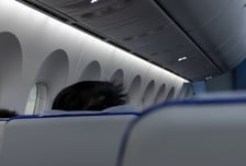 기도 막히면 사망 '일촉즉발'…휴가 가던 간호사, 기내 경련 환자 살렸다