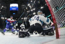 올림픽 하키 보러 왔다 딱 걸렸다…16년 숨어 지낸 수배범 '쇠고랑'