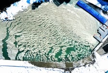 "산책 중 포탄 발견" 신고에 군경 출동…확인 결과 '조명탄'