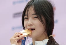 걷지도 못 한 '여고생' 최가온 "일단 발가락 부터..." 金 비화 공개