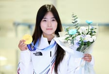 '금빛 귀환' 최가온 "할머니표 '육전' 먹고 싶어요"...롯데 회장엔 "감사"