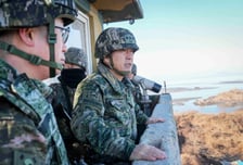 해병대사령관, 서해 NLL 최전방 대비태세 점검…설 연휴 장병 격려