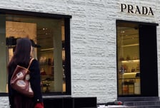 '명품 가방' 맡기고 클럽 들어갔는데…보관함 담당 직원이 슬쩍