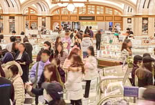 개점 2년 지나도 '오픈런'...신세계 스위트파크 '디저트 성지'로