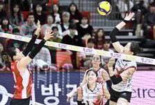 '정관장 충격의 11연패 수렁' 페퍼저축은행에 풀세트 접전 끝 2-3 패배