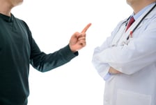 협착증 수술 후 "너무 아파"…부탄가스로 의사 협박한 50대