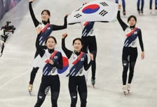 김길리 '역전 드라마'...쇼트트랙 여자 3000m 계주, 8년만에 '금메달'