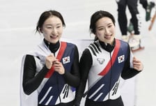 "넘어지는 줄 알고 기겁"…버틴 최민정, 통산 메달 6개 '최다 타이'