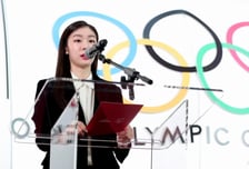 '형광나방' 소트니코바, 또다시 입방아…결국 김연아까지 소환된 이유