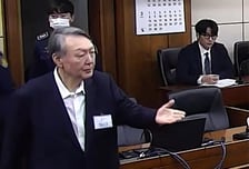 '내란 우두머리' 윤석열 1심 무기징역…"성경 읽는다고 촛불 훔치면 안돼"