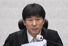 윤 구속 취소에 유흥업소 논란까지…'무기징역' 선고 지귀연 부장판사