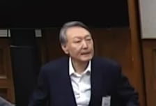 윤 전 대통령, "무기징역"에 '무표정'…"힘내세요" 응원에 허탈한 미소