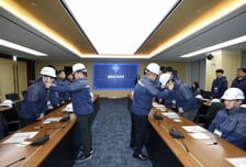 대우건설, 신입사원에 안전모 고유례…노사합동 수여식 실시