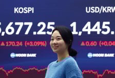 환율 불안에 금리 인하 제동…한은, 이번에도 동결 유력