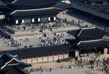 '21년 동결' 궁·능 관람료 올려도 될까요… 국민의견 듣는다