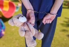 피해 초등생 10명, 250차례 성추행한 교장 '감형'...징역 8년→4년