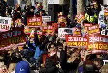 "사형이 마땅" vs "정치적 판결"… 둘로 나뉜 서초동