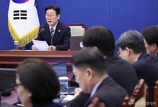 靑 1인당 초과근무 월 62시간…李대통령 "공직자의 1시간은 5200만 시간, 힘내자"