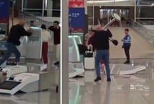 [더영상] ①공항서 난동 부린 마약남 ②기내 집단 난투극