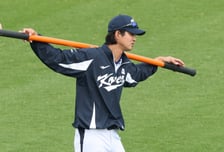 [포토] 구자욱 '붕붕쇼로 스타트'