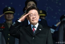 이재명 대통령, 육·해·공 신임 장교들에 "과오와 절연해 국민의 군대로 거듭나자"