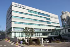 중학교 동창 집 찾아가 흉기 휘두른 20대, 경찰에 자수