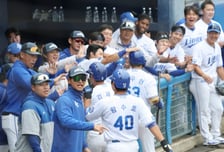 [포토] 국대 상대로 역전포, 온나손 들썩