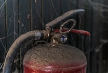 불 꺼줬더니 "분말 청소는 왜 안 해"…소방관 찾아가 도끼 든 50대