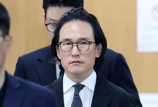 조현범 회장, '가족 갈등'에 사내이사 사임…"소모전 방지"