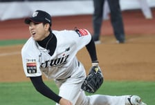 '1⅔이닝 7실점' 오원석 무너진 KT, '2⅓이닝 무실점' 김민수가 지켰다... 34세 우완 '143㎞ 직구'로 어떻게 막아냈나