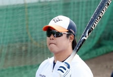 [포토] 강백호 '한 팔 스윙 끝판왕'