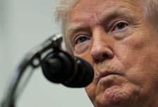 "대법원의 배신, 트럼프에 치명타…경제·외교 불확실성 추가"