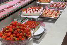 애슐리퀸즈 '딸기축제' 120만명 찾아..."3월까지 생딸기 300톤 투입"