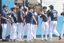 [포토] 대장 류현진 맞이하는 정우주