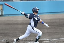 [포토] 신민재 '힘차게 스윙했으나'