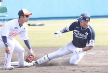 [포토] 김주원 '페라자 땡큐! 3루타 꿀꺽'