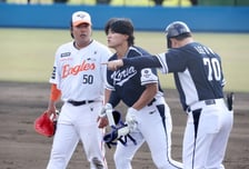 [포토] 김도영 출루, 대주자와 교체