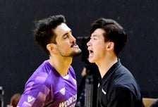 '승률 33%→ 75%' 박철우 매직! 우리카드 4연승 질주, 진짜 봄 배구가 보인다... 현대건설도 4연승 '선두 맹추격' [V리그]