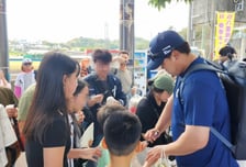 [포토] 류현진 '팬 서비스도 특급'