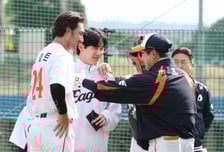 [포토] 화이트 '양상문 코치님 맘에 드신 듯'